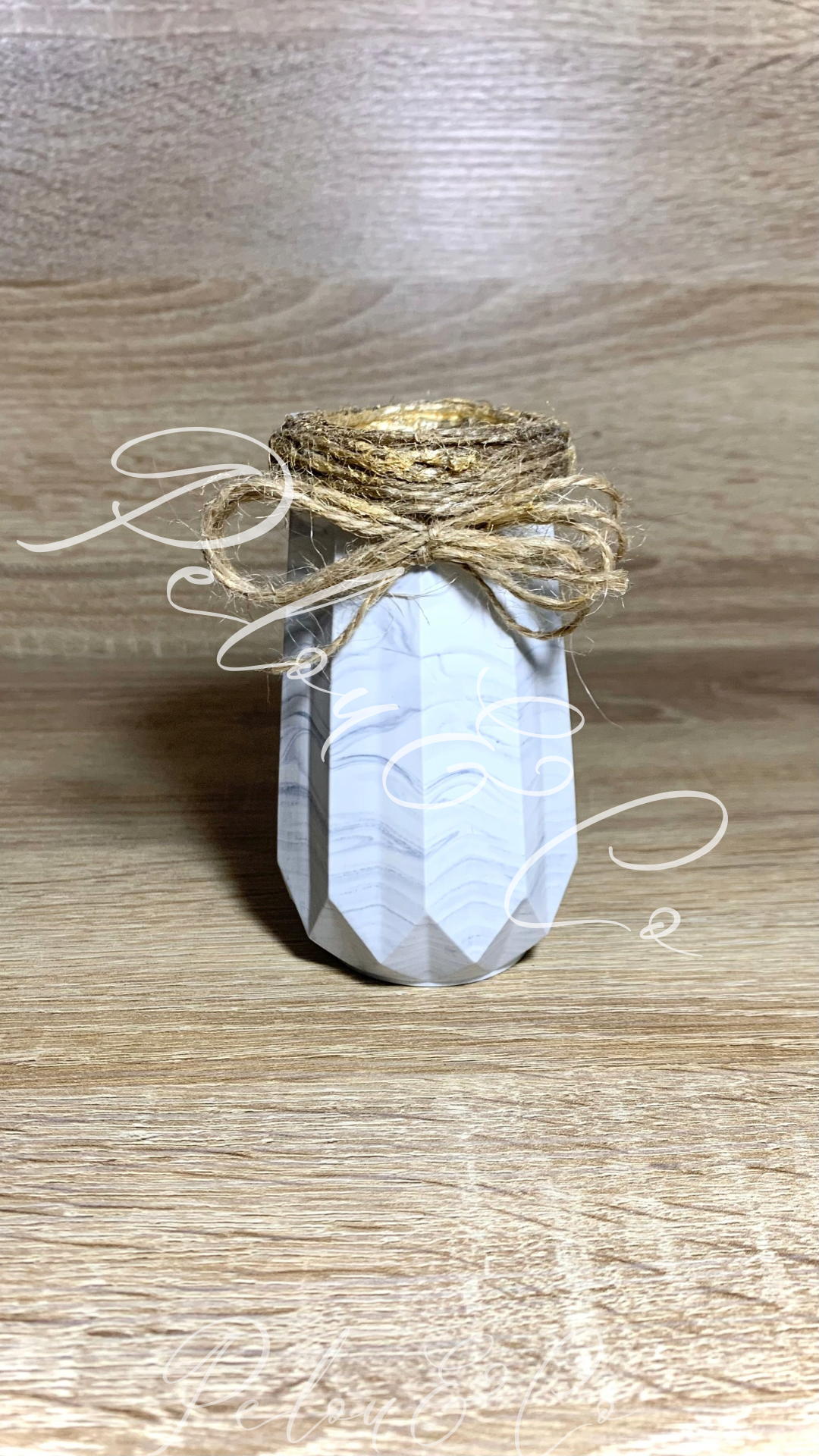 Pot en résine minérale blanc marbré sans couvercle avec ficelle en jute Pelou&Co