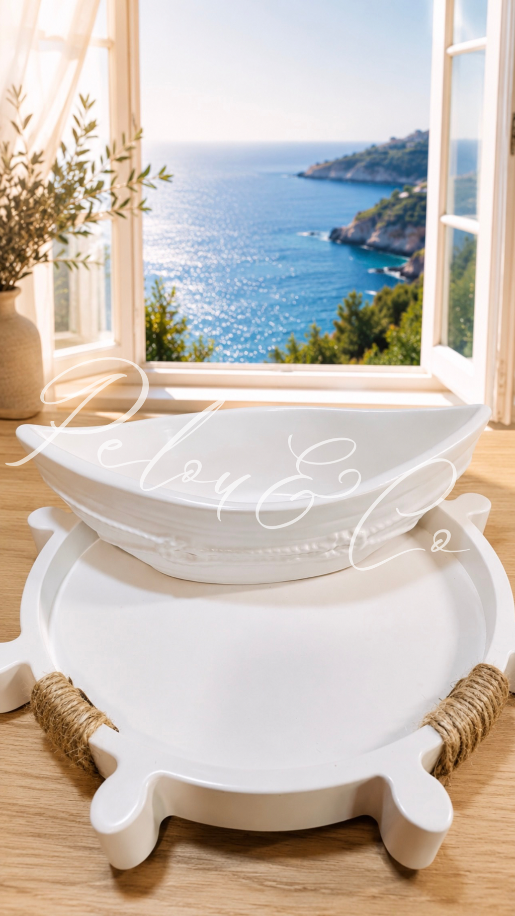 Ensemble Cap & Horizon en résine minérale avec plateau en forme de gouvernail et récipient bateau blanc.