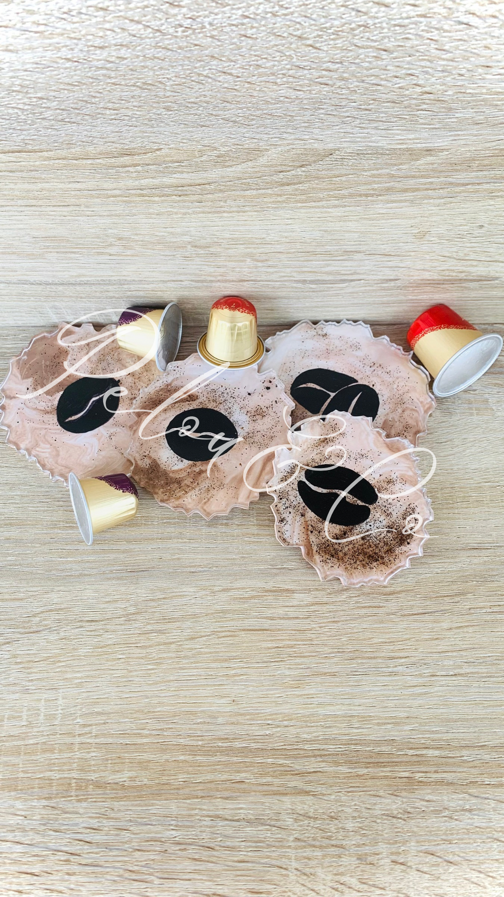 Dessous de verres artisanaux en résine avec café moulu et dessins de grains de café - Pelou&Co