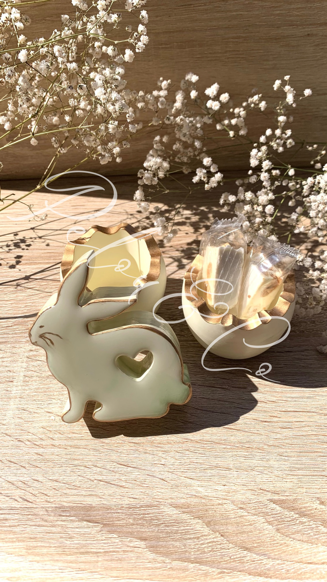 Décoration pâques lapin résine minérale jaune, vert et doré