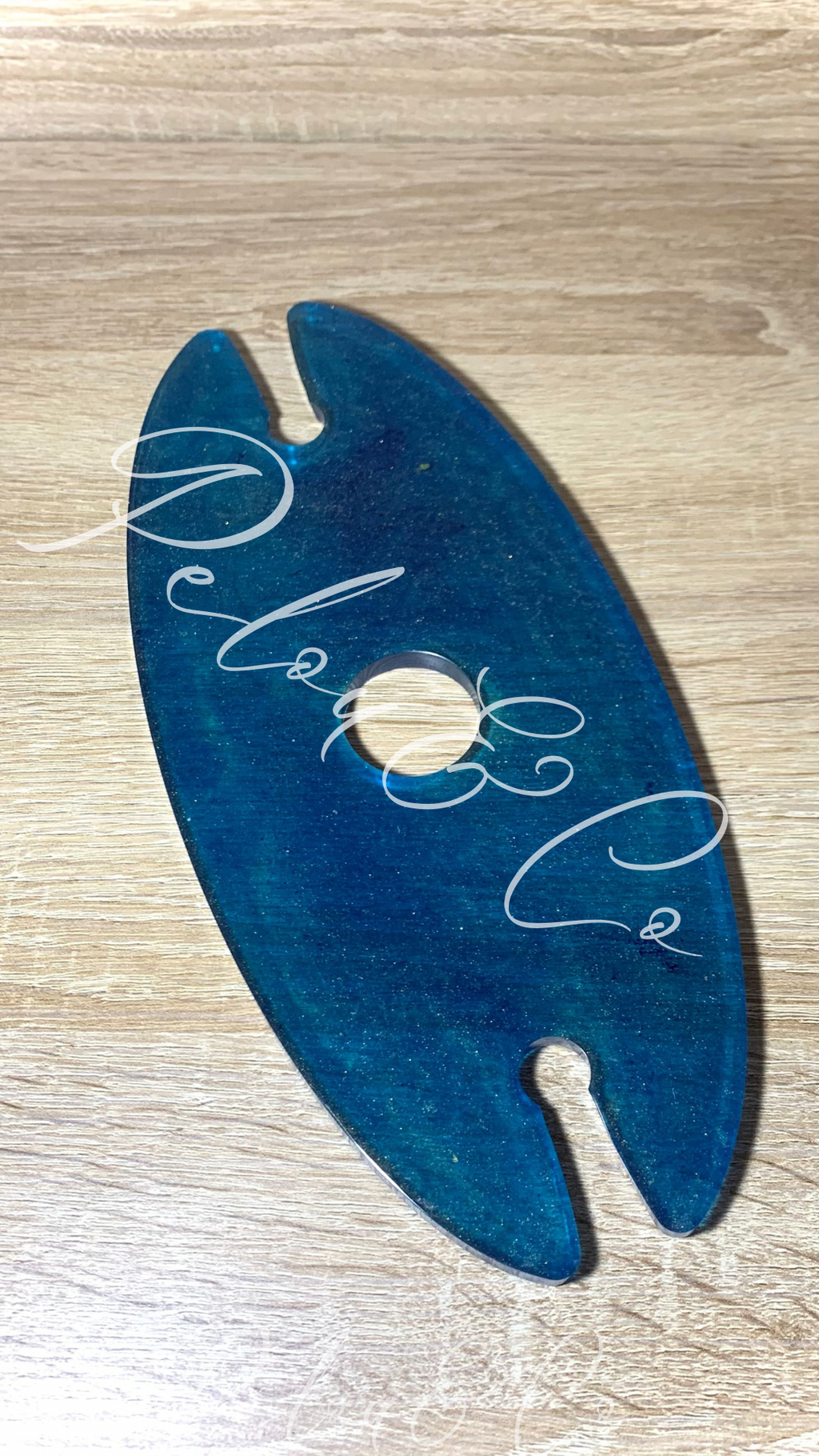 Support à verres à vin ovale en résine époxy bleue Pelo&Co