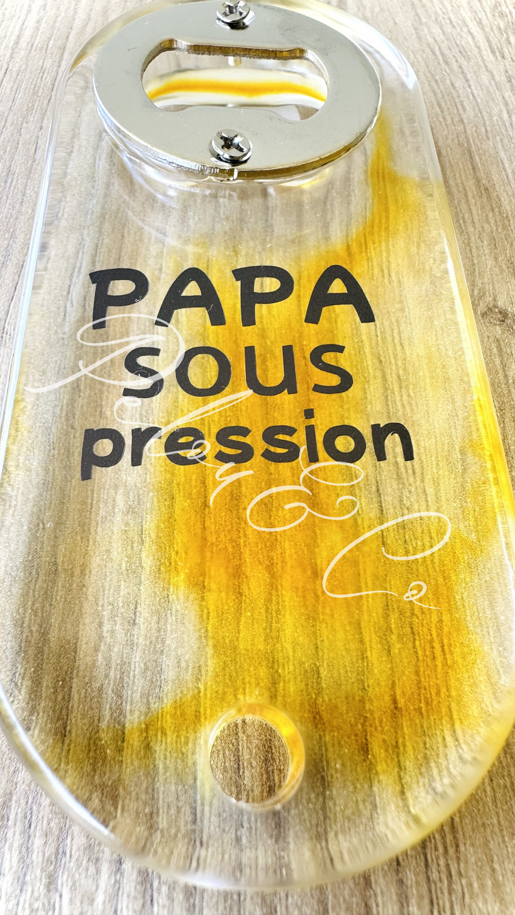 Décapsuleur jaune solaire en résine idée cadeau humour Fête des Pères Papa sous pression.