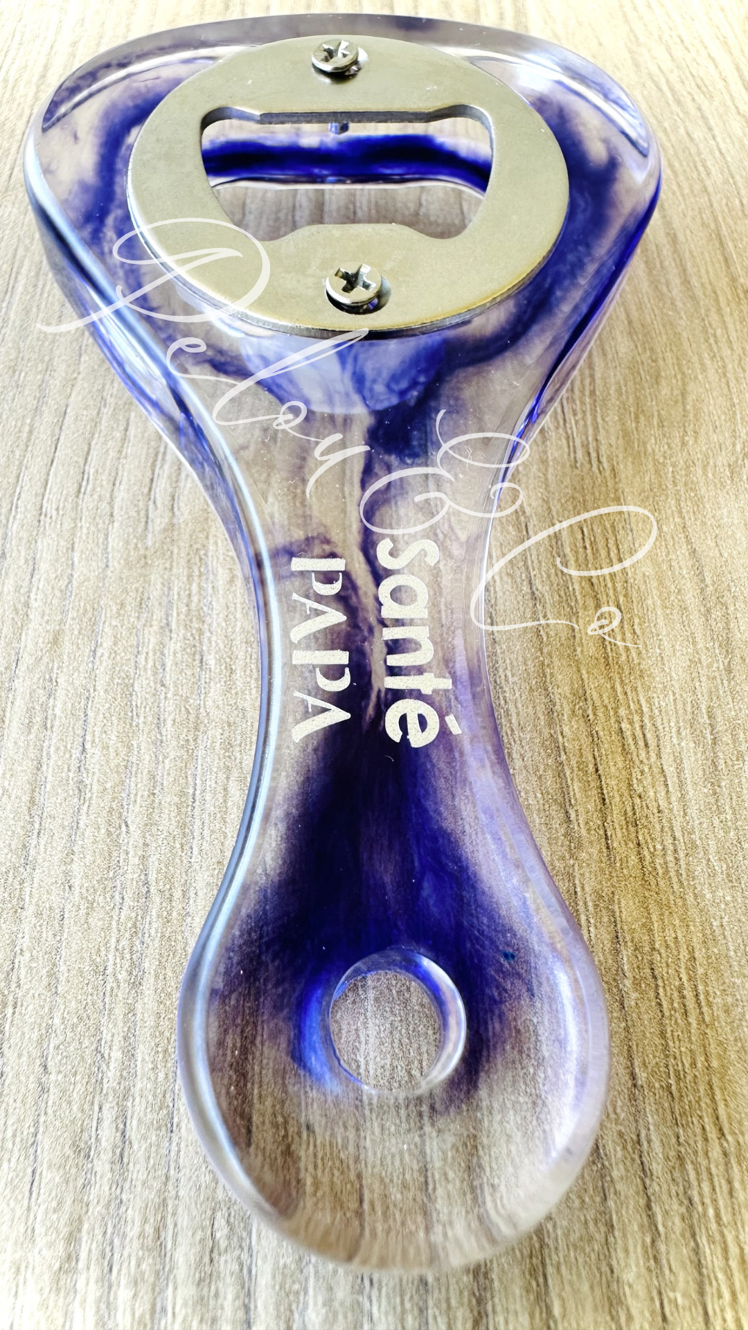 Décapsuleur artisanal violet inscription Santé Papa en résine.