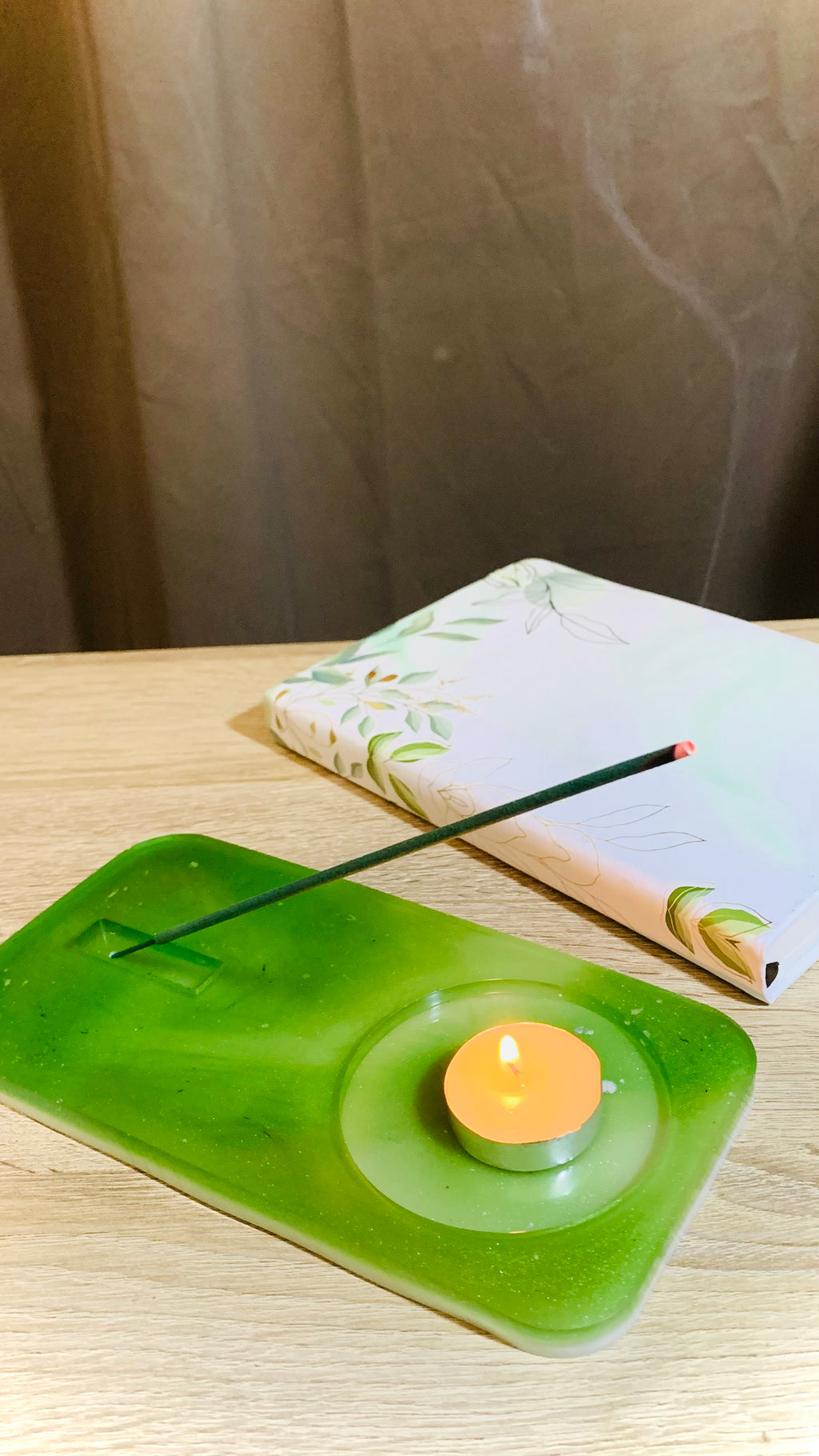 socle porte encens et bougeoir vert en résine époxy création artisanale