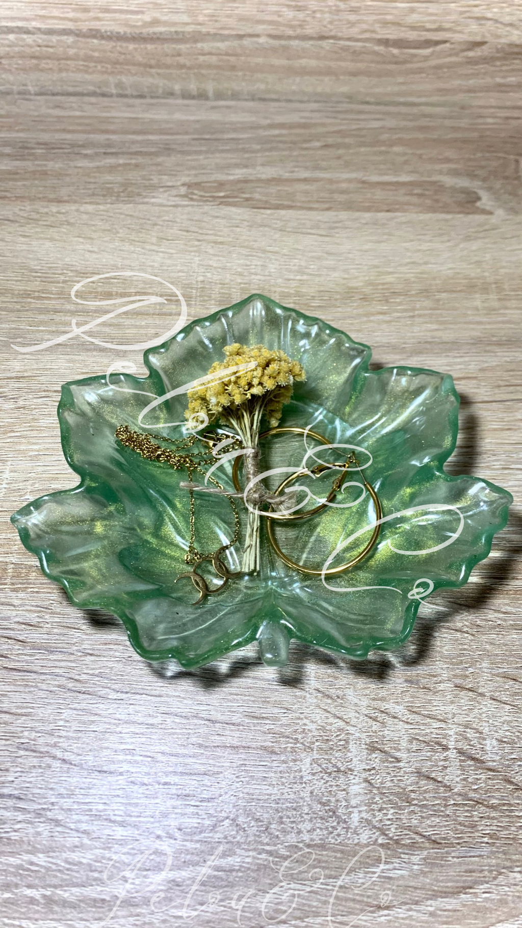 Vide-poches feuille d’érable vert & or – Élégance naturelle et lumineuse Pelou&Co