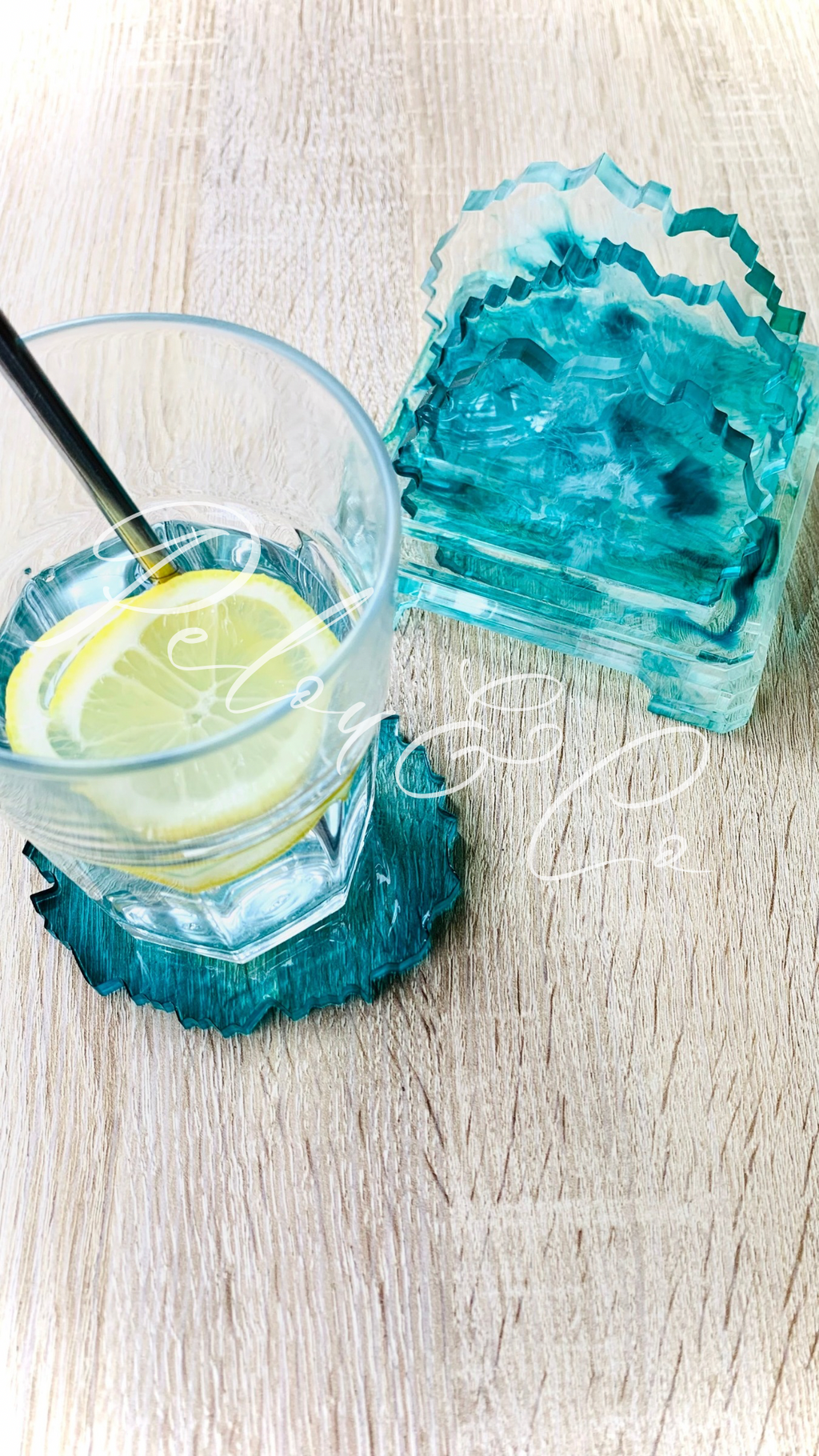 Set de dessous de verres et son support en bleu translucide, fait main en Corse