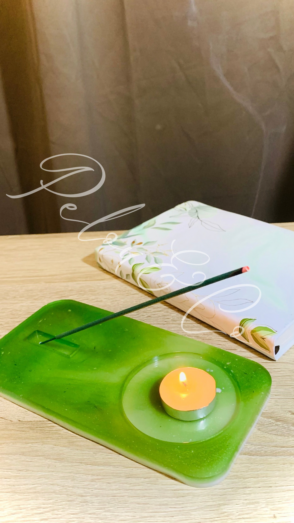 socle porte encens et bougeoir vert en résine époxy création artisanale