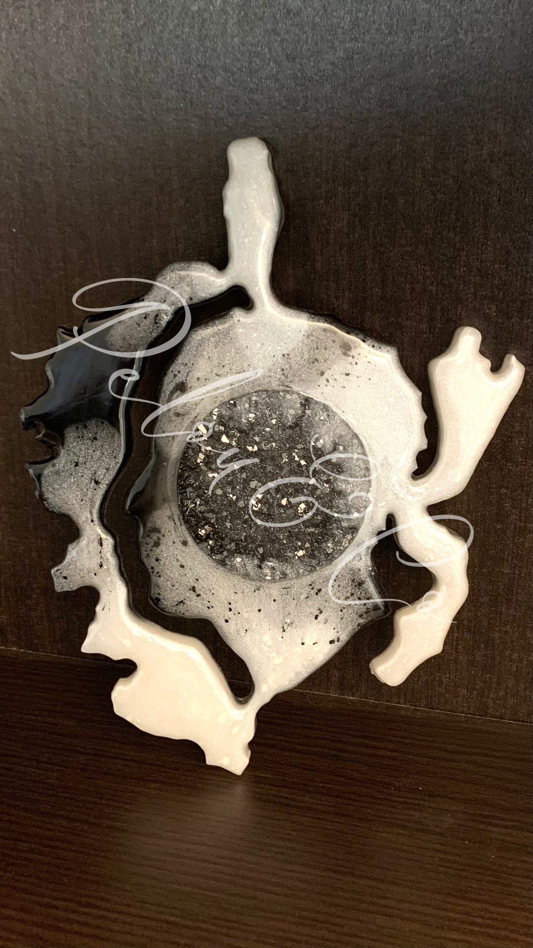Décoration murale Corse et Tête de Maure en résine époxy marbré blanc et noir.