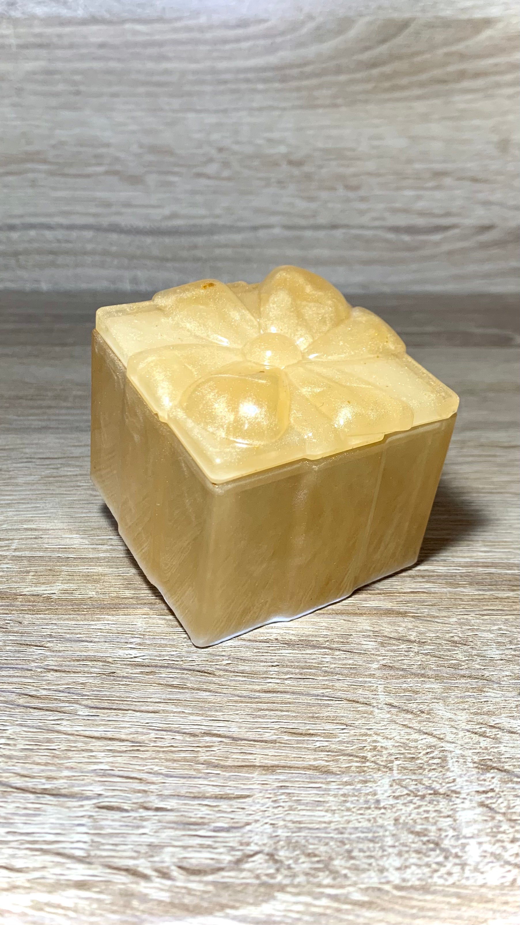 Boîte cadeau en résine or Pelou&Co