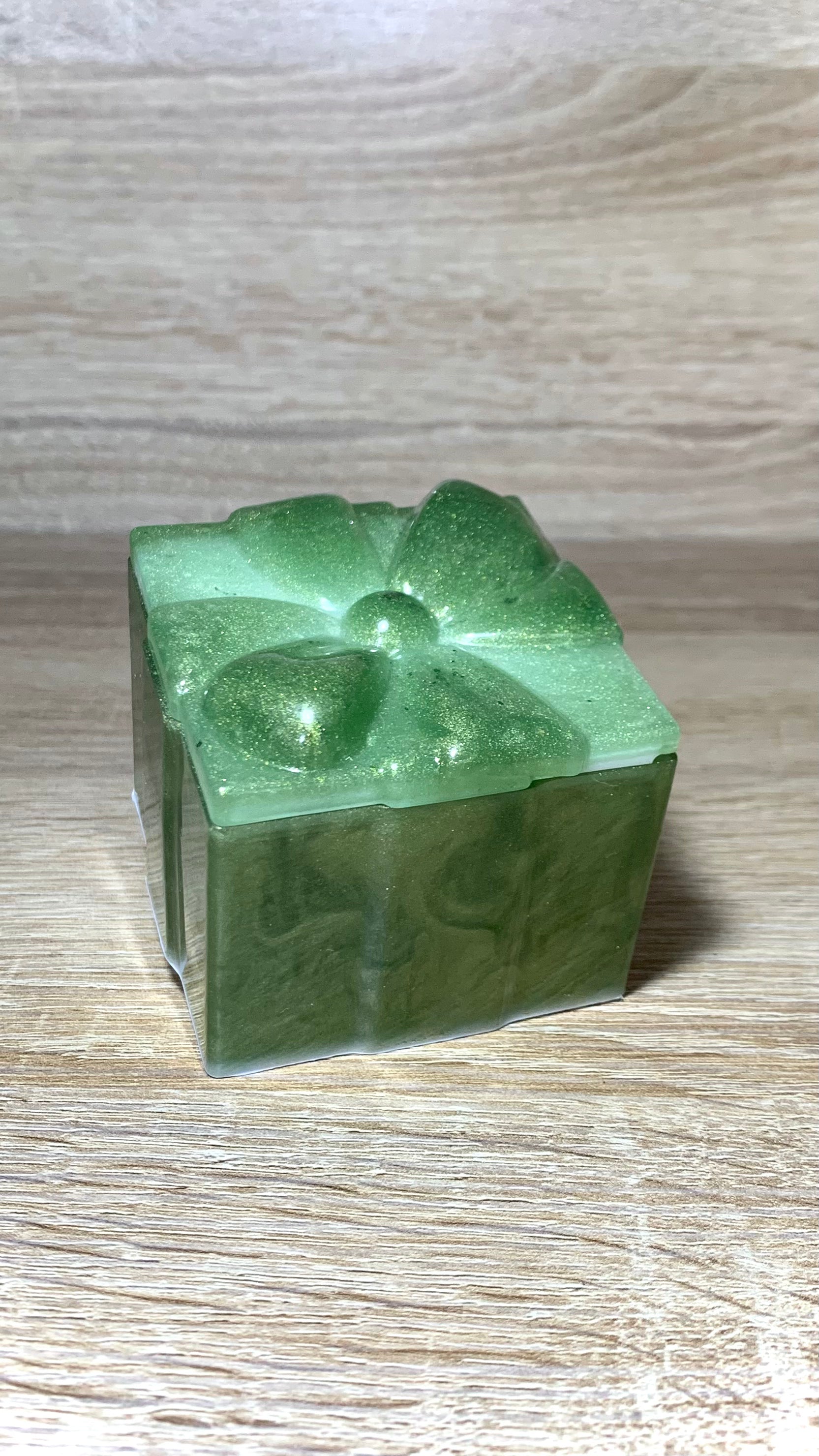 Boîte cadeau en résine vert Pelou&Co