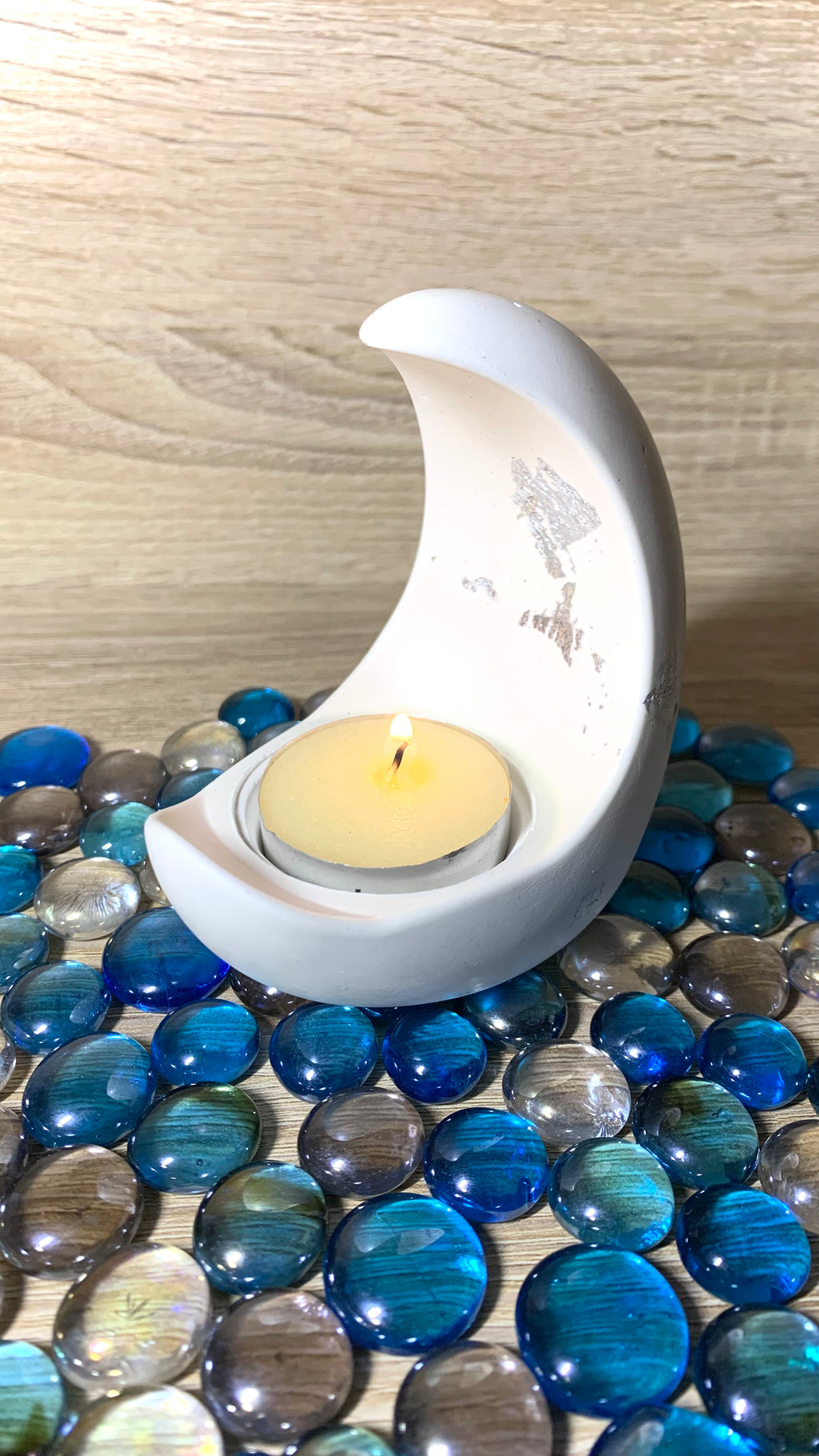 Bougeoir en forme de lune blanche avec feuilles argentées - création artisanale Pelou&Co