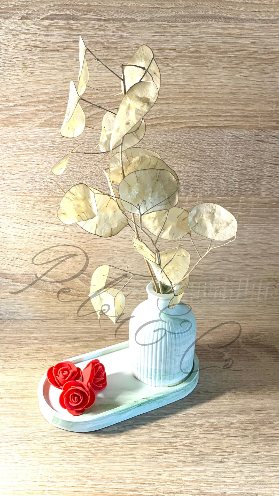 Ensemble vide-poche et vase Pelou&Co mis en scène dans une décoration naturelle