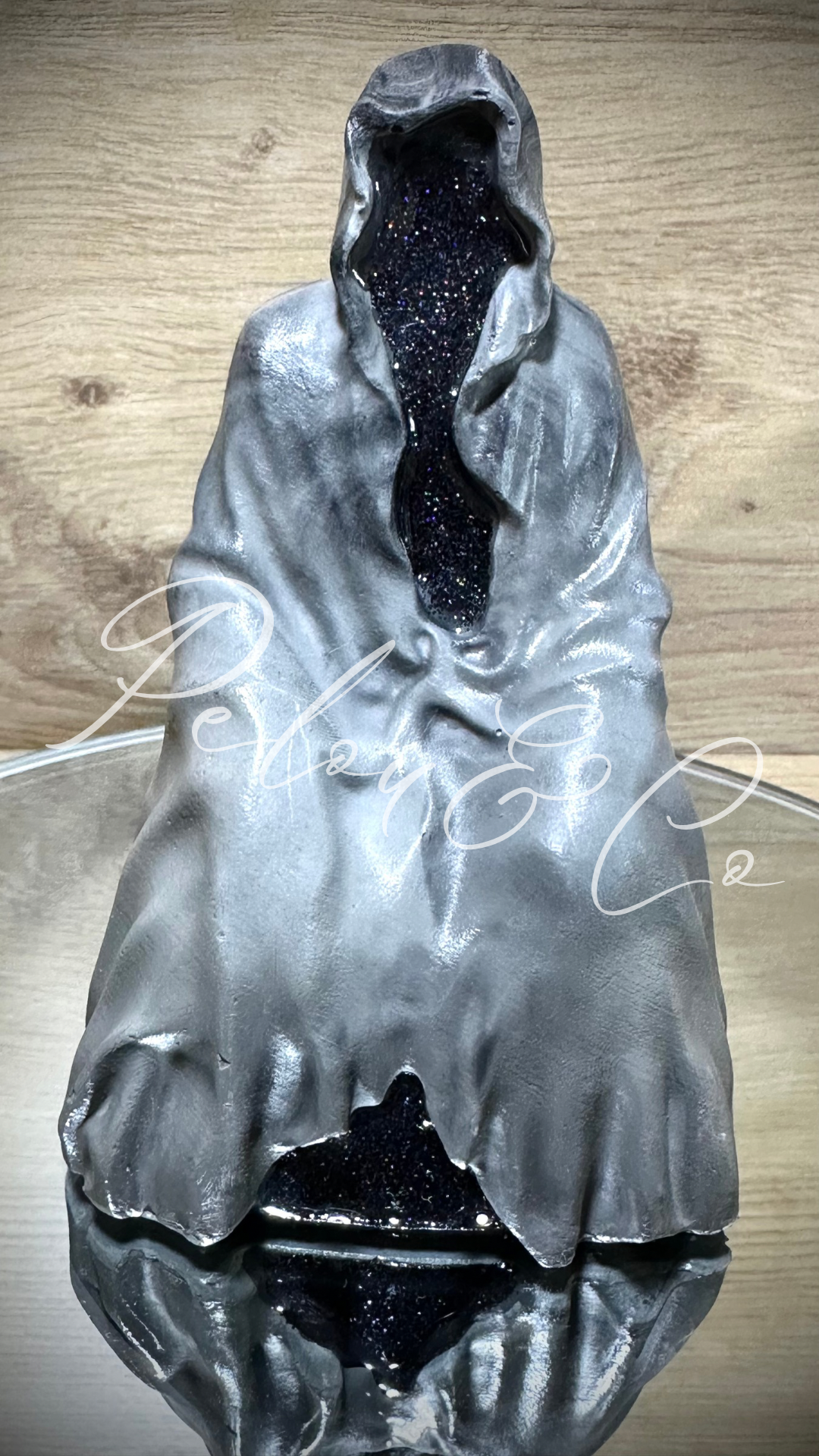  La Mort brillante figurine Halloween en résine minérale grise et noire