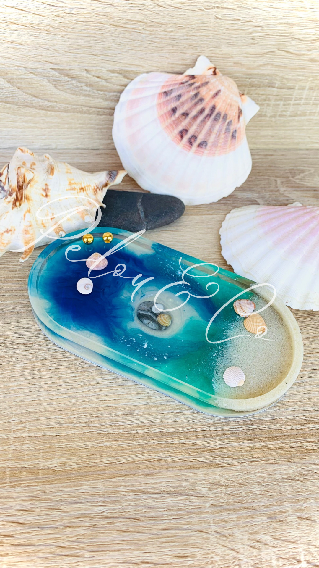 Petit Vide-poche en résine avec œil de Sainte-Lucie, coquillage et galet corse - Pelou&Co