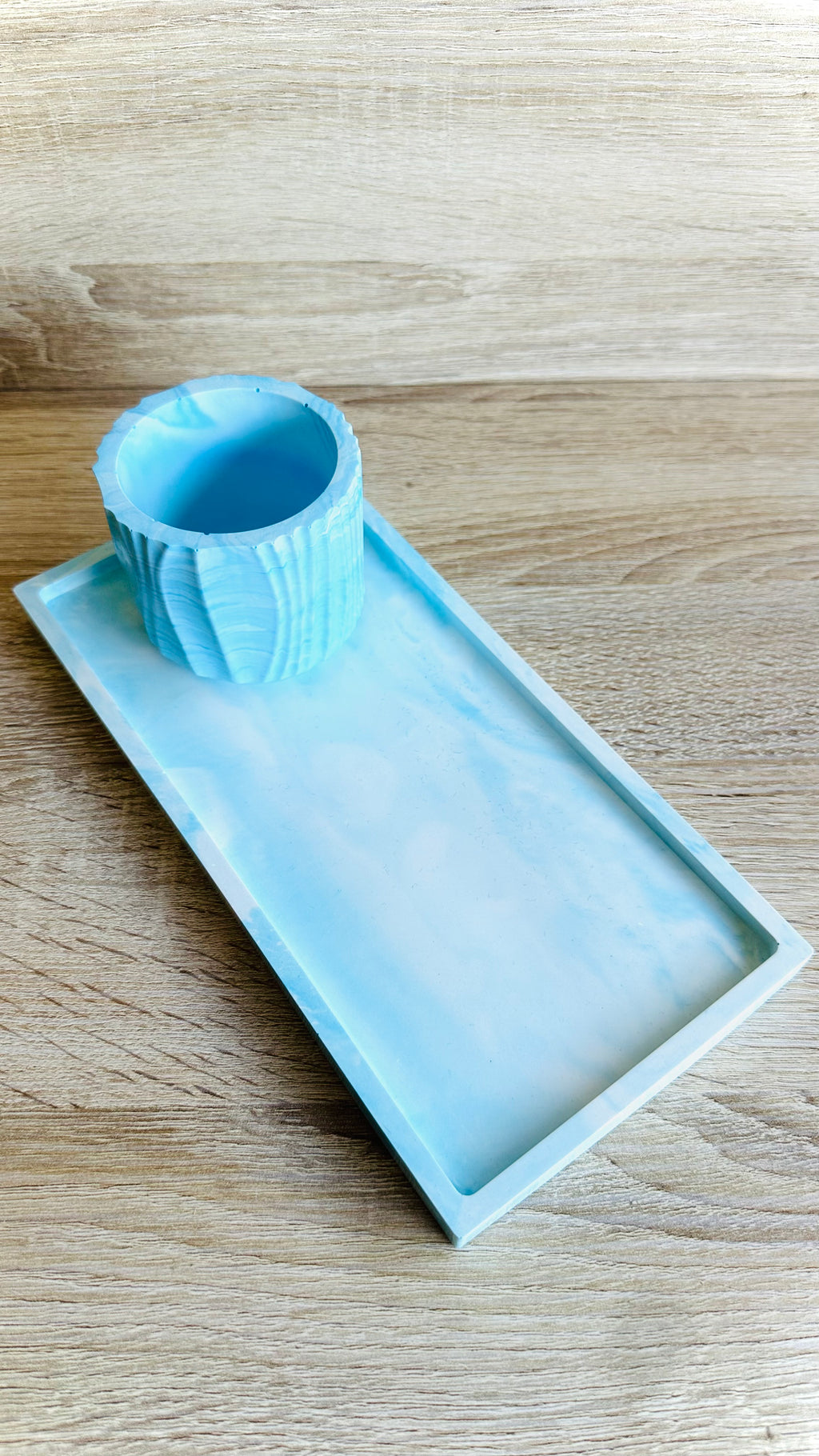 Plateau et pot résine minérale bleu blanc effet mer Méditerranée