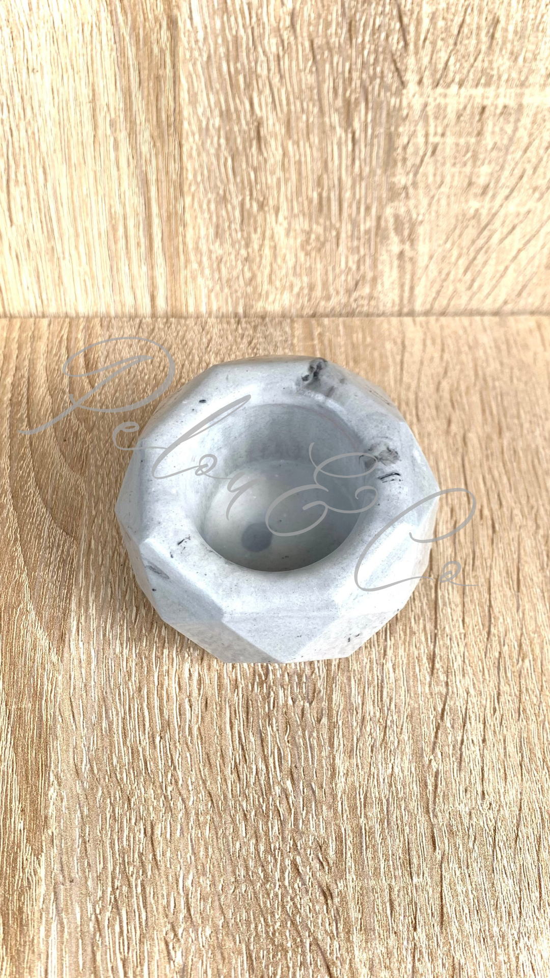 pot artisanal en résine, gris marbré, fait main en Corse