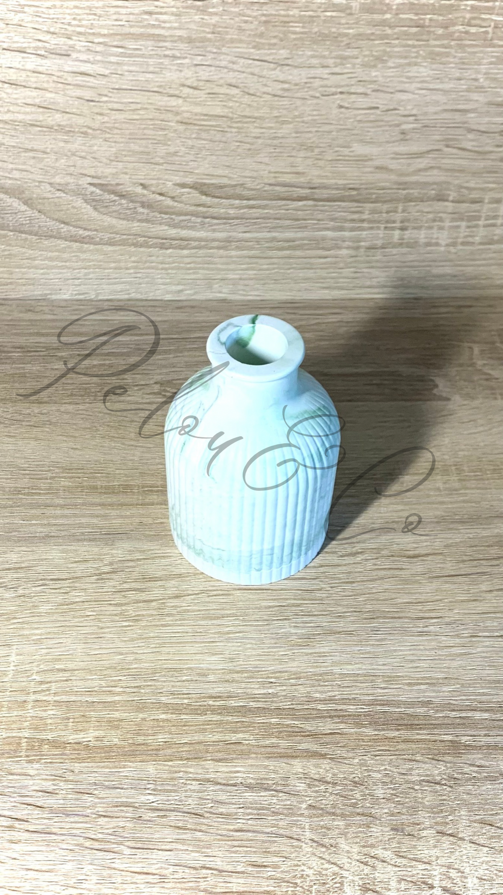 Vase en résine minérale blanc et vert effet marbré _ Décoration méditerranéenne