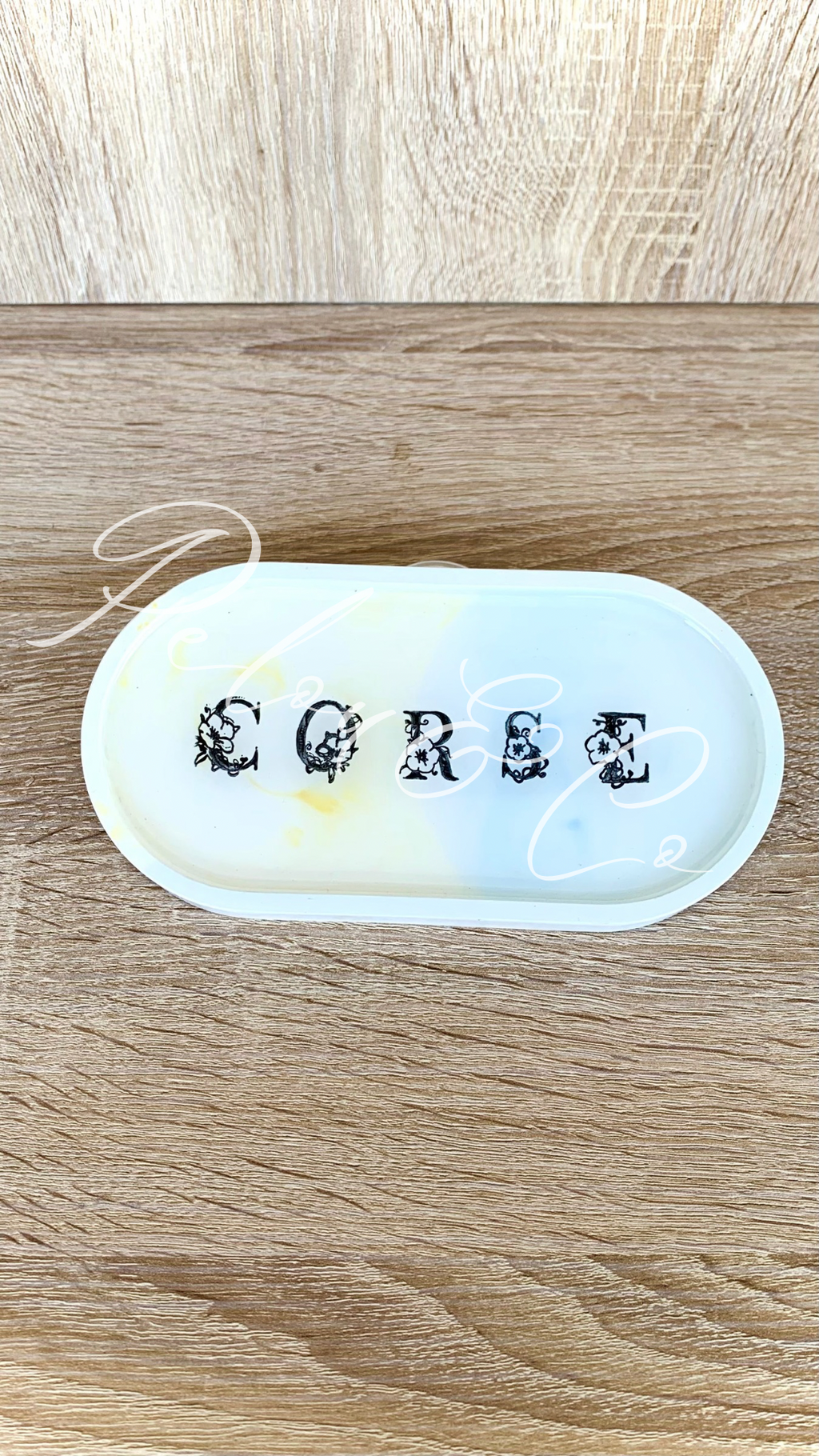 Vide-poche en résine minérale bleu et jaune, inspiré des côte méditerranéenne, fait main en Corse