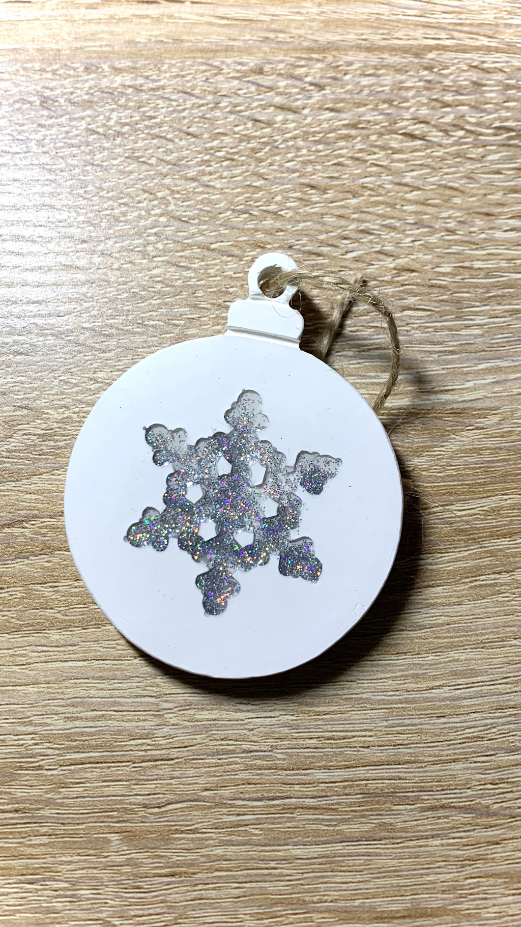 Flocon de neige en résine UV pailletée argent Pelou&Co