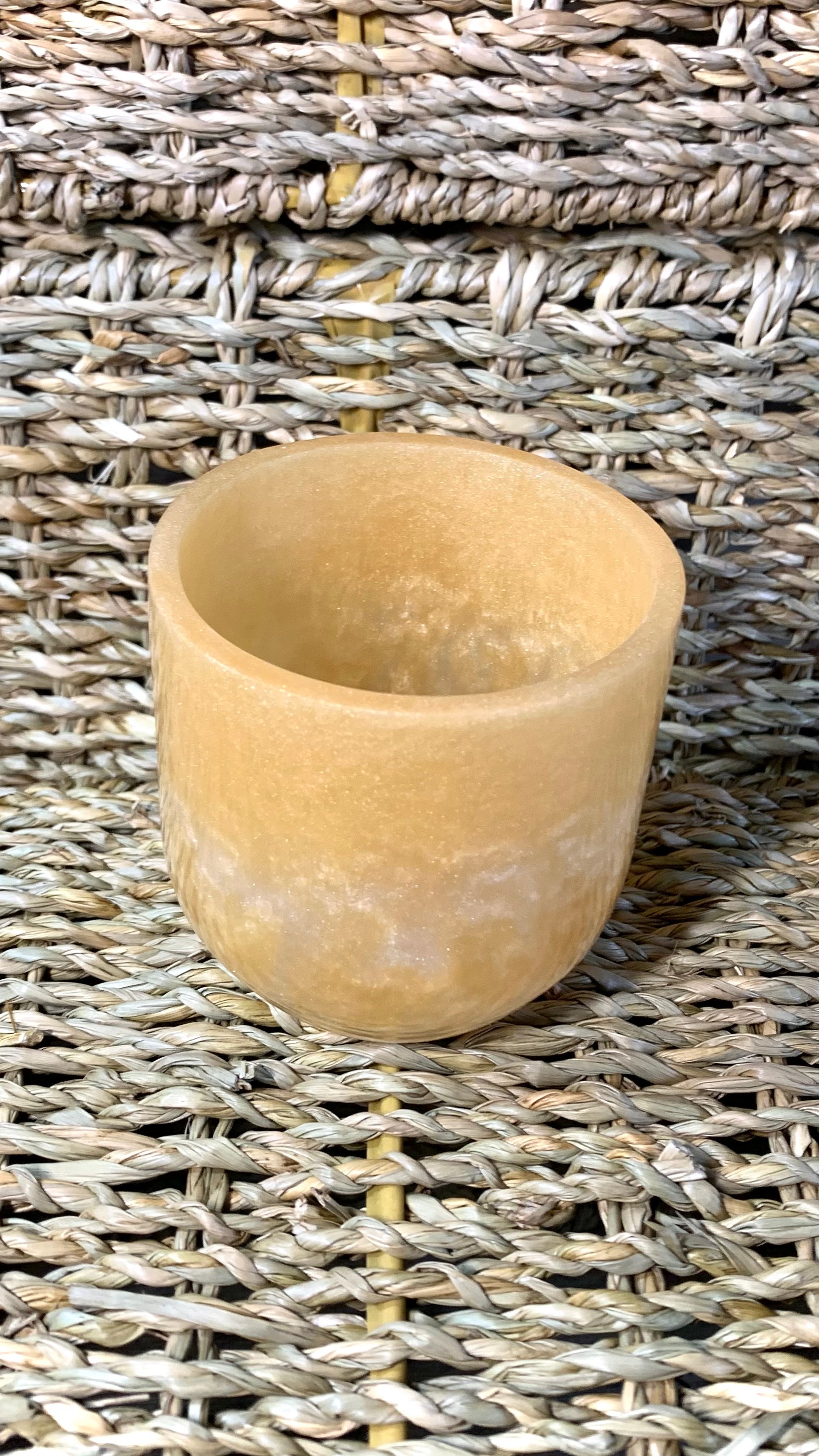 Gobelet en résine époxy or & blanc