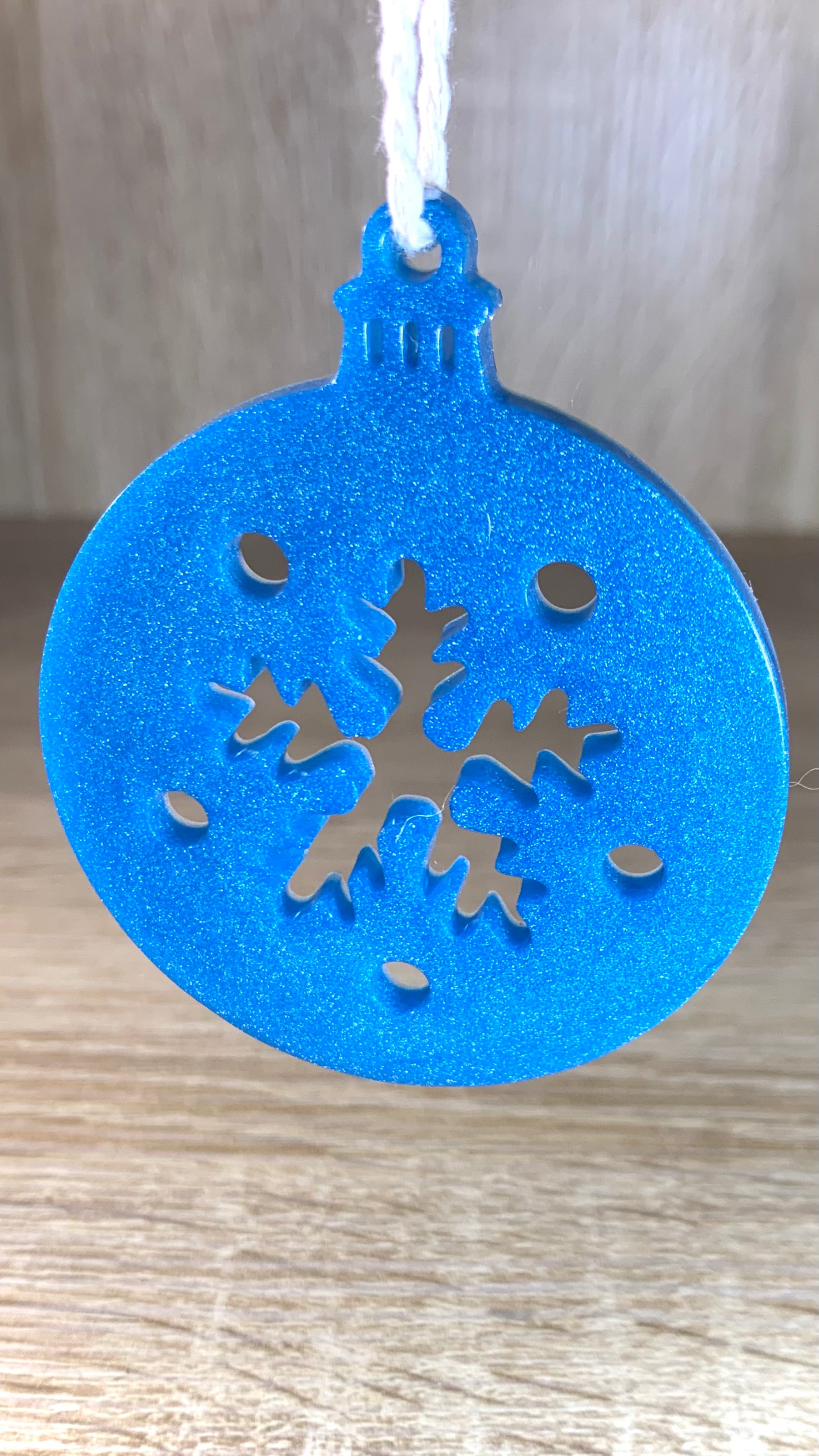 Détail du flocon dans la résine bleue