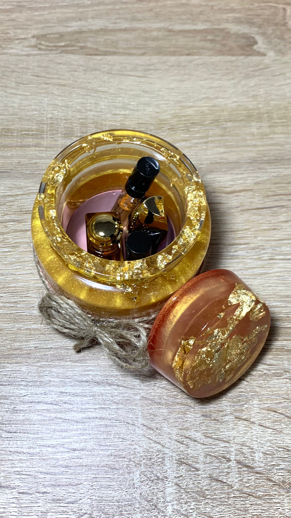 Pot décoratif rouge avec ficelle et nœud en jute Pelou&Co