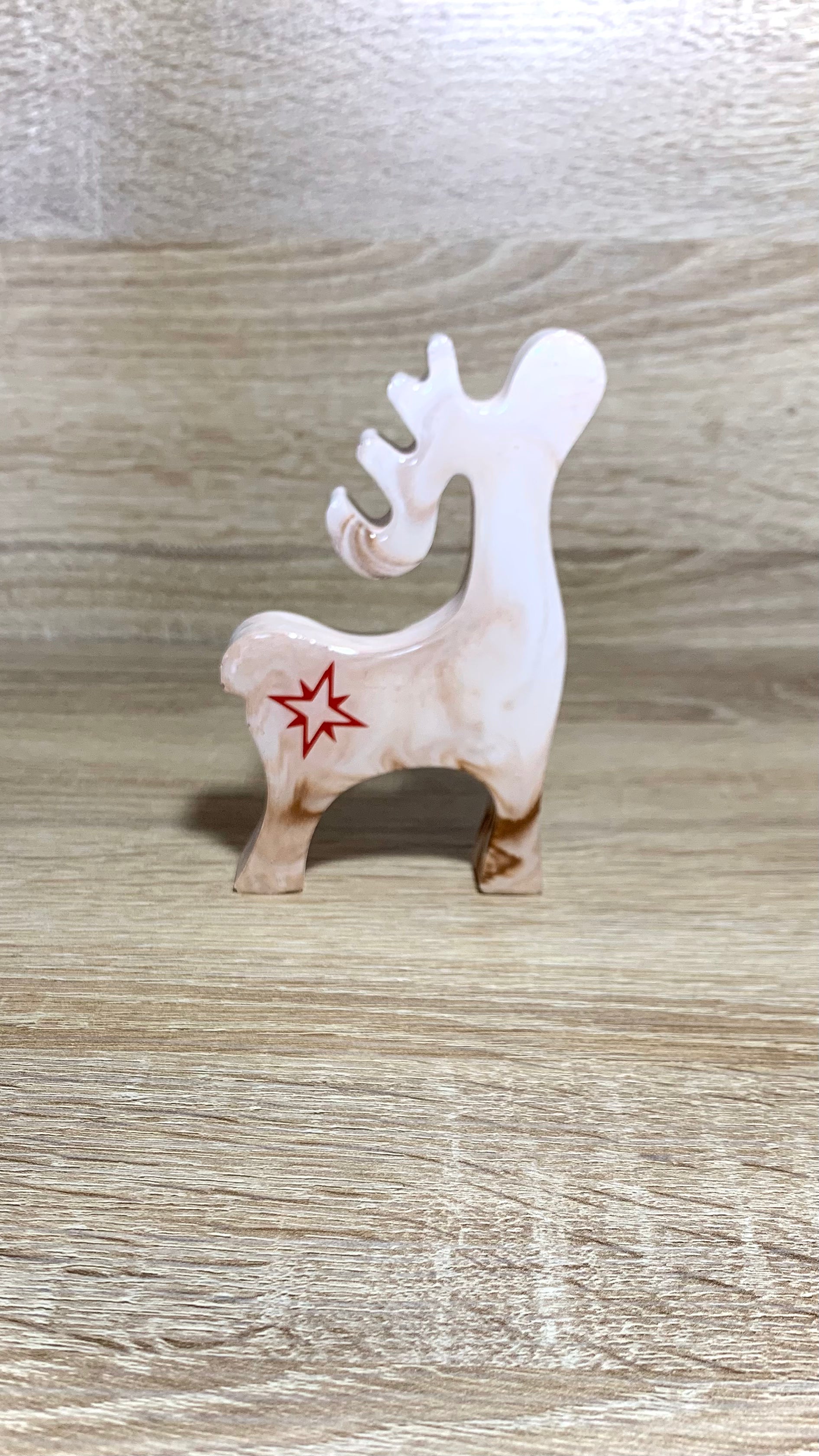 Renne décoratif Noël motif rouge résine UV Pelou&Co