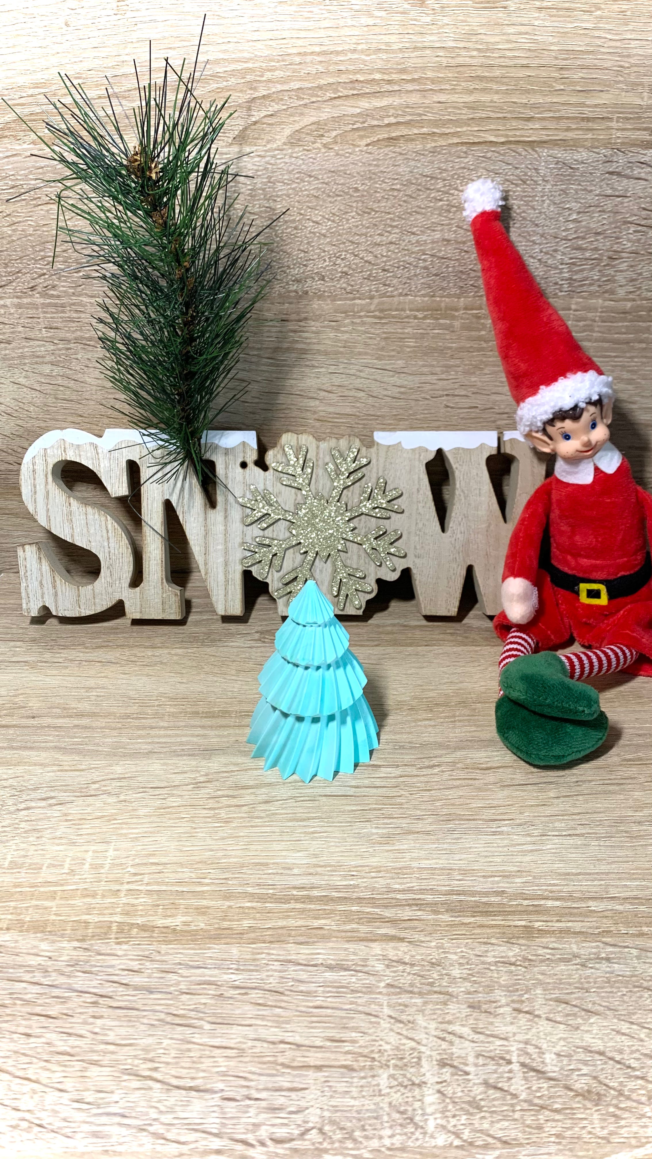 Sapin vert moyen en résine minérale Pelou&Co – décoration artisanale de Noël