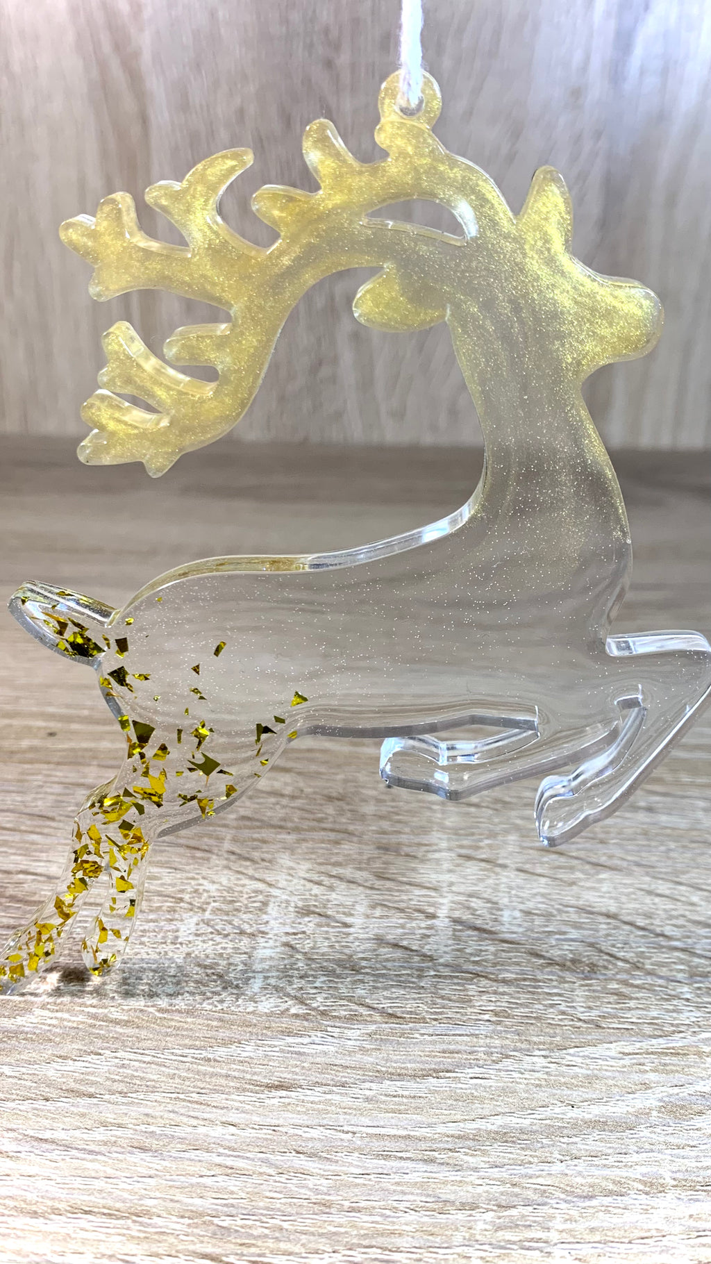 suspension de Noël cerf doré suspendu au sapin