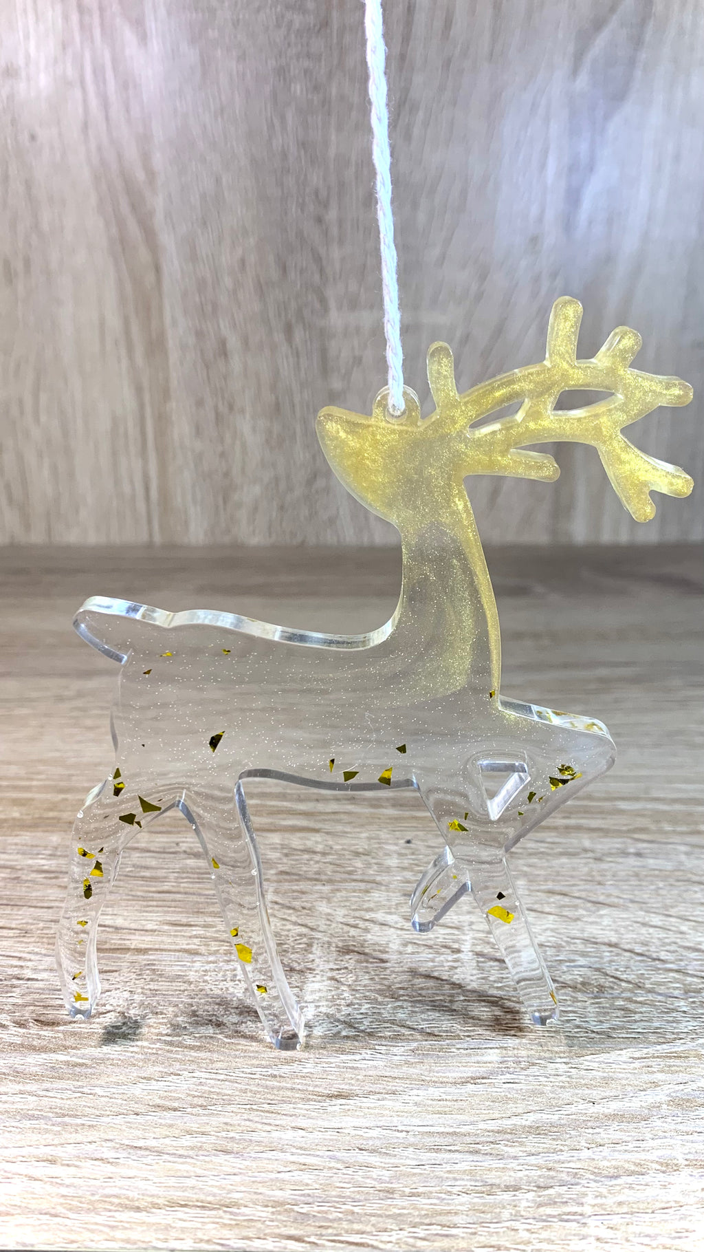 ensemble complet de 4 suspensions cerfs en résine transparente et or