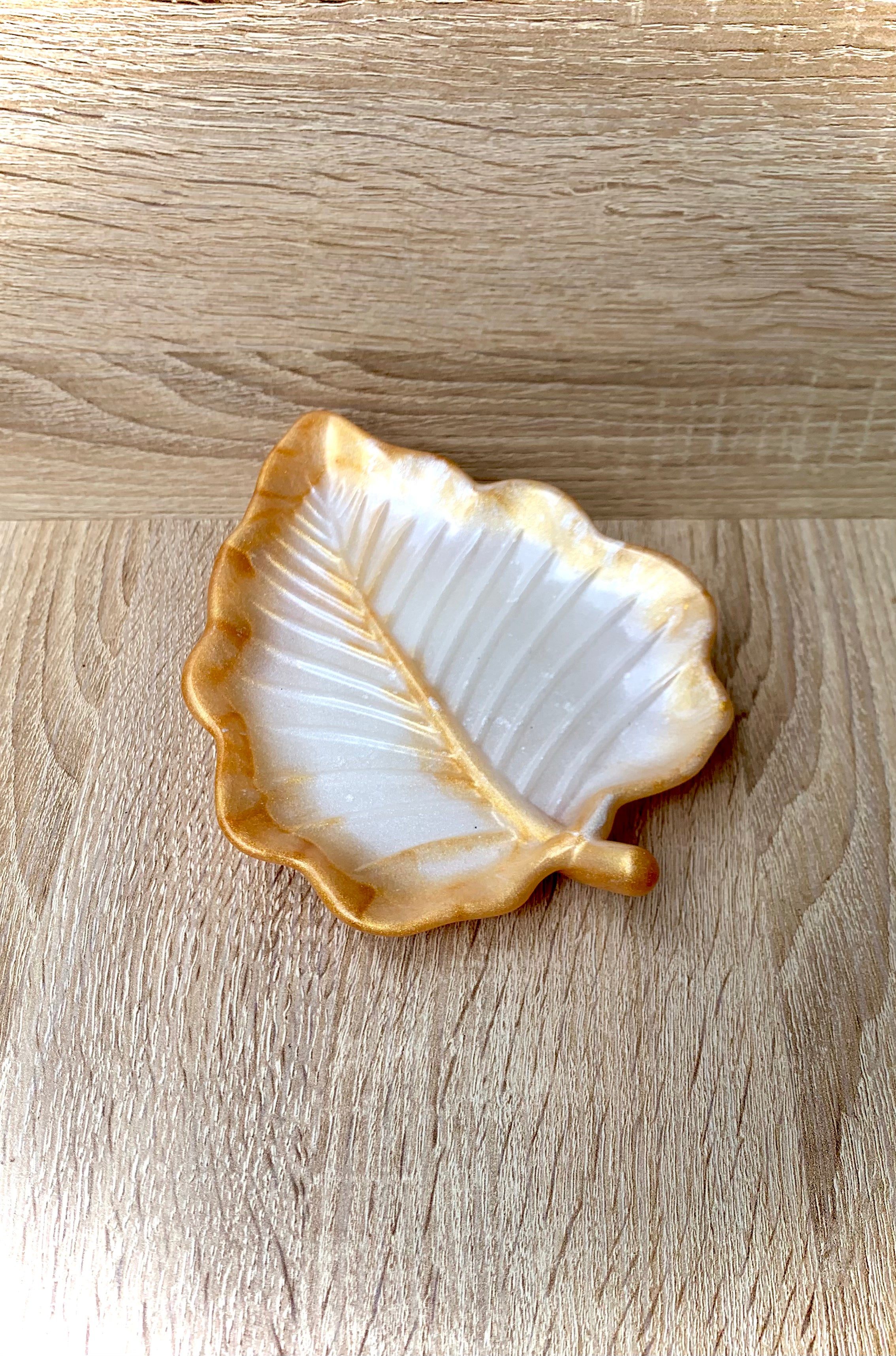 Vide-poche rond en résine, blanche et or, fait main en Corse