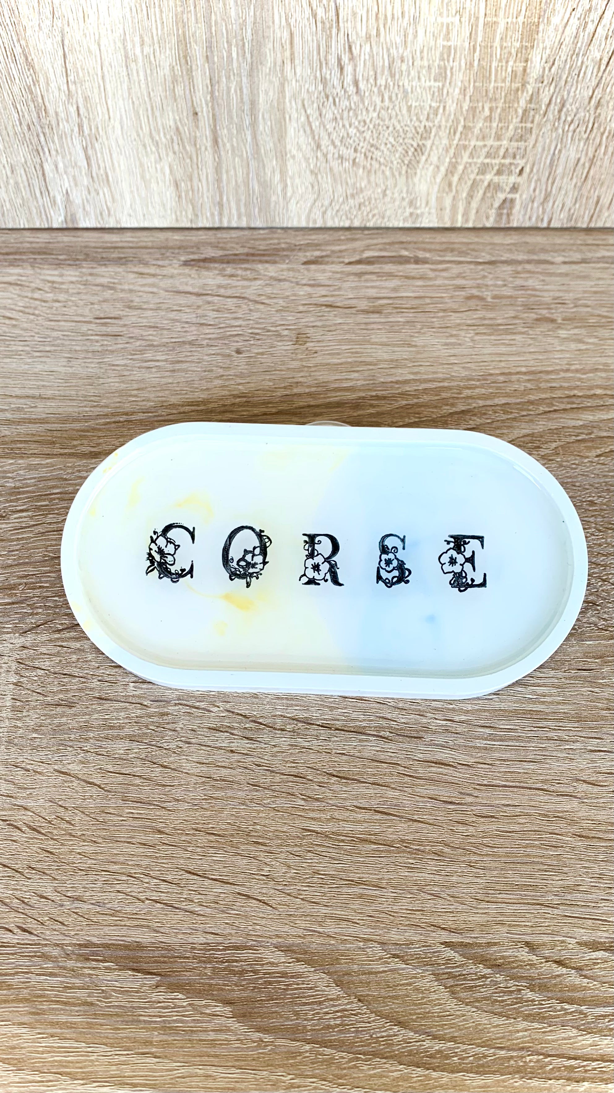 Vide-poche en résine minérale bleu et jaune, fait main en Corse