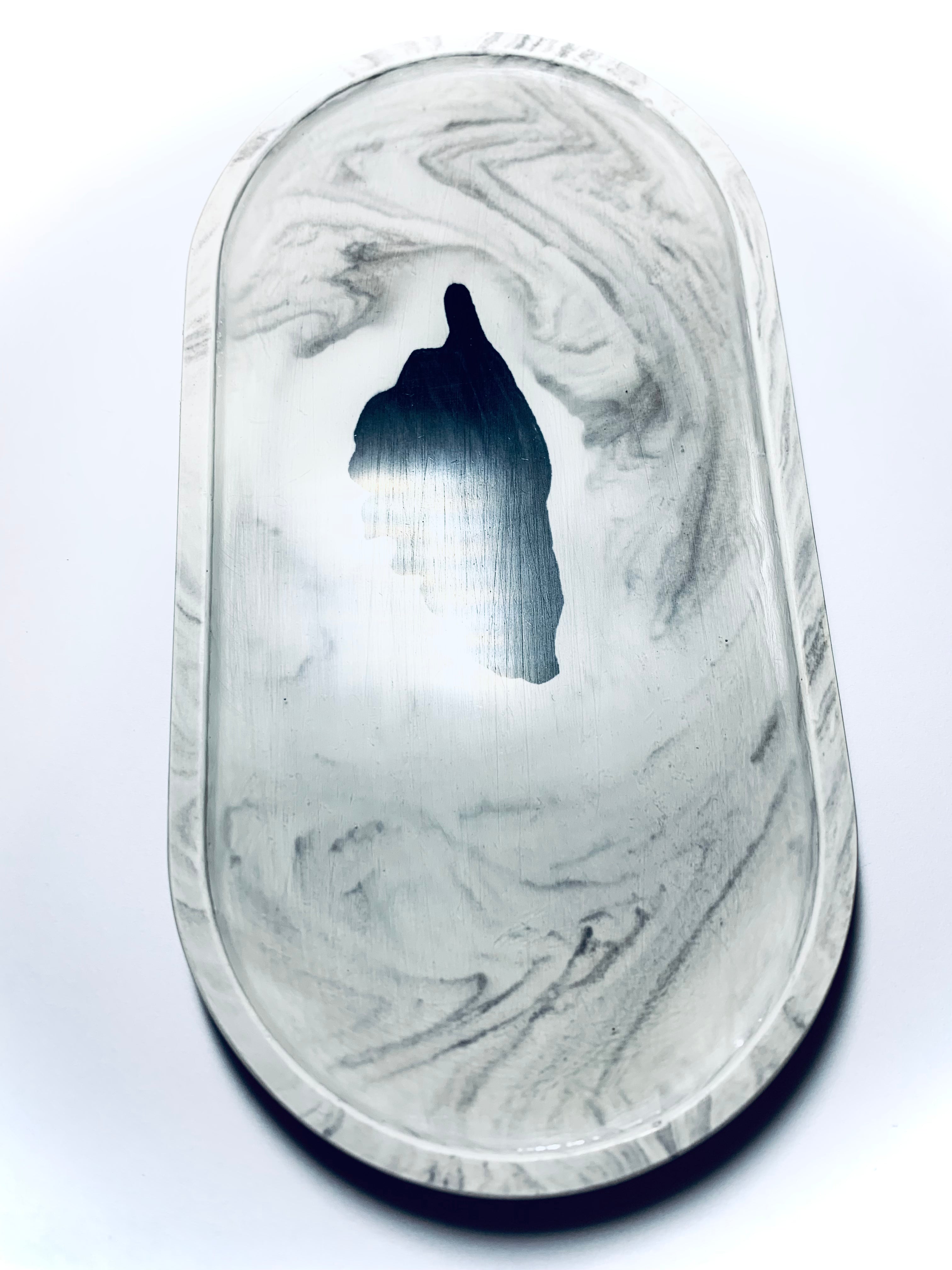 Vide-poches marbré en résine minérale avec motif Corse – création artisanale imparfaite avec micro-rayures – Pelou&Co